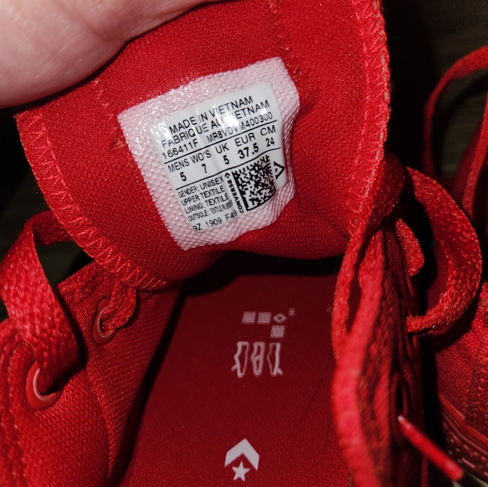 Brand New Women's or men's red Converse shoes - Picture 3 of 4